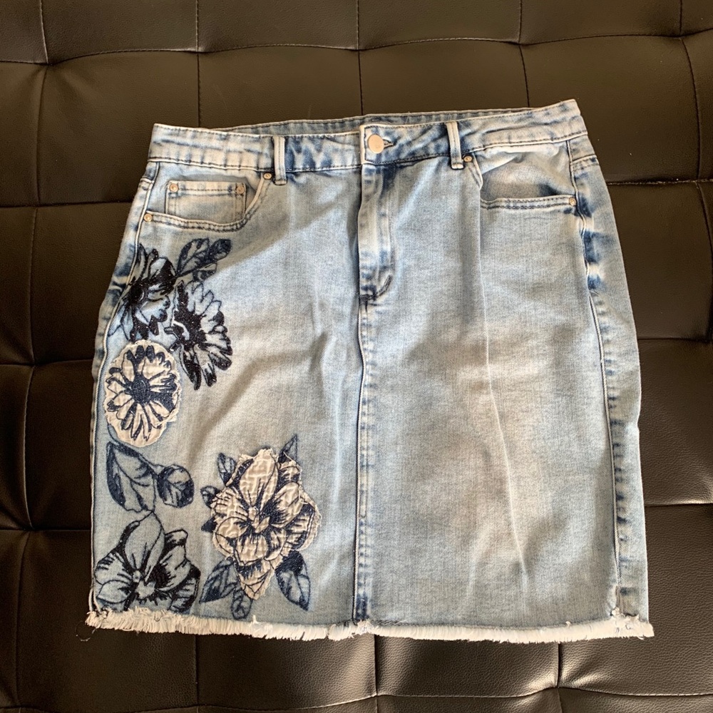 Jean Skirt embroidered flowers